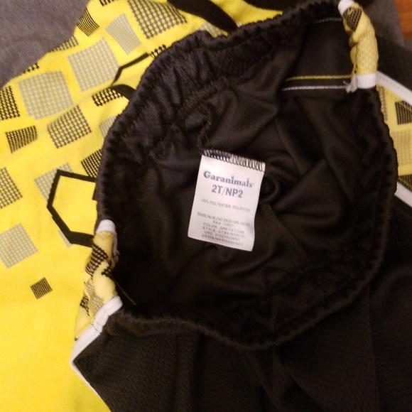 Garanimals Yellow and Gray Tshirt and shorts (2T) - Picture 4 of 4